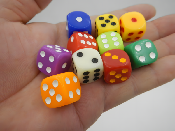 DICE SOURCE FACTORY 16MM STANDARD 6 SIDED DICE SET, 50 PIECES COLORFUL DICE FOR BOARD GAMES, CLASSROOM MATH BULK GAME DICE, MAKE ENTERTAINMENT MORE EXCITING - 图片 3
