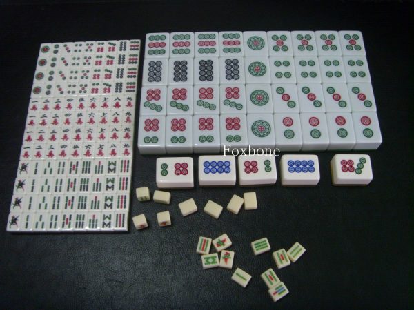 Customized mahjong tiles from Taiwan, Malaysia, Japan, the United States, and Singapore, made of melamine and jade  Making mahjong